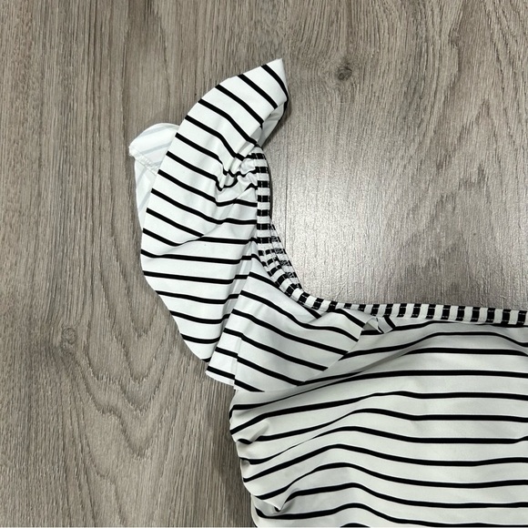 VINCE CAMUTO blossom stripe one piece swimsuit J8 - Picture 6 of 6